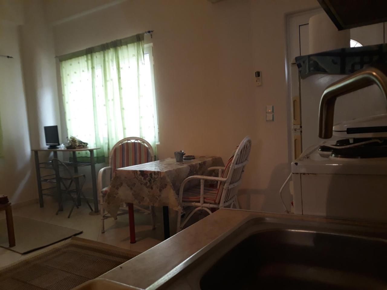 Cozy apartment in the center of Aighion Achaia - ground floor - ισόγειο στουντιο Αίγιο Εξωτερικό φωτογραφία