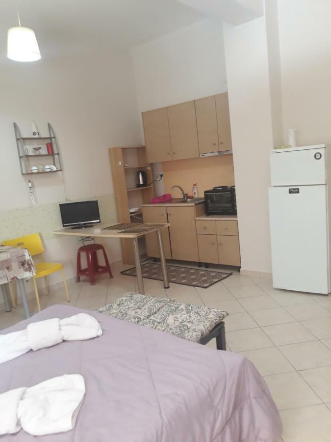 Cozy apartment in the center of Aighion Achaia - ground floor - ισόγειο στουντιο Αίγιο Δωμάτιο φωτογραφία